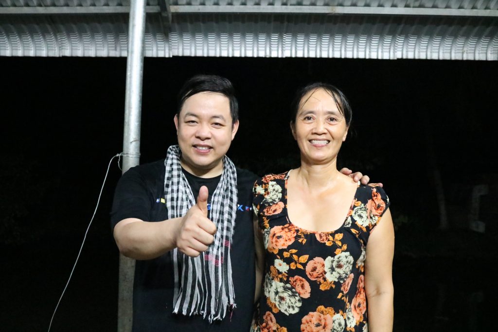  Quang Lê thăm gia đình cô Bảy Thảo, Chợ Lách- Du lịch C2T