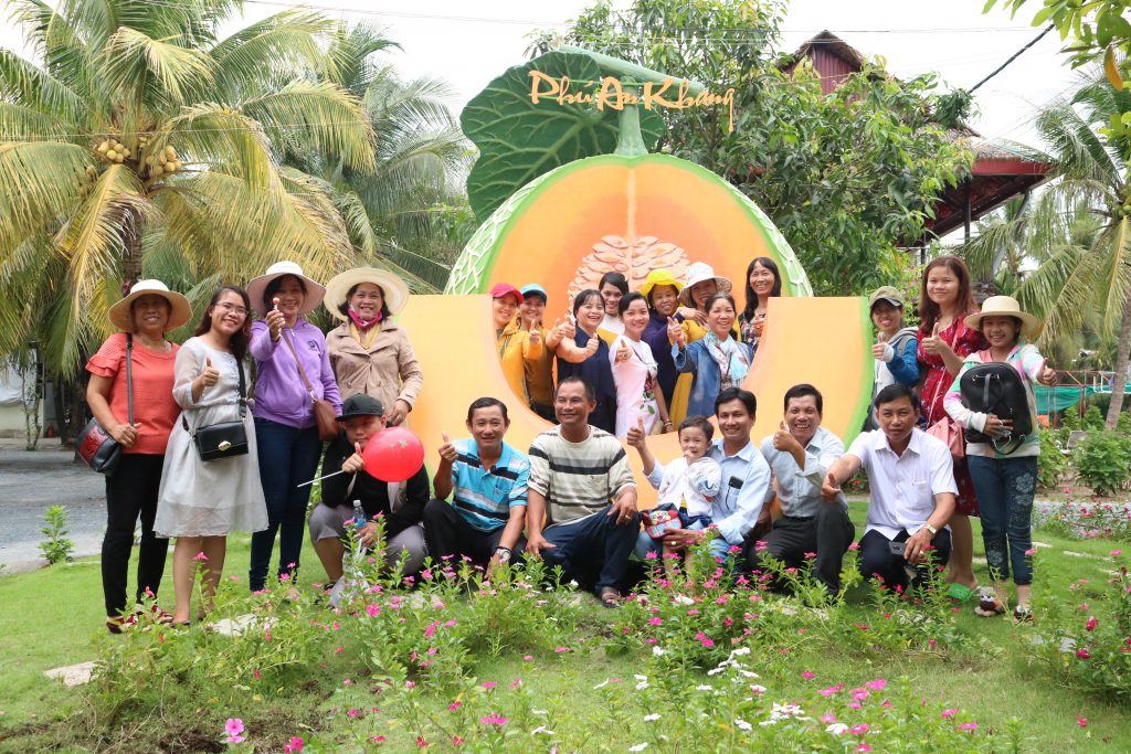 Khu du lịch Phú An Khang đón rất đông du khách đến tham quan, trải nghiệm món ngon, tham gia trò chơi